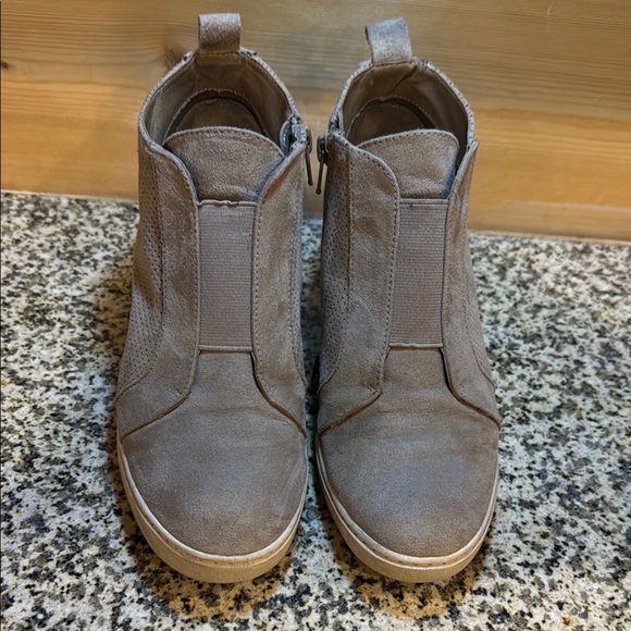 Gray Suede Ankle Boots size 8 - Picture 1 of 8